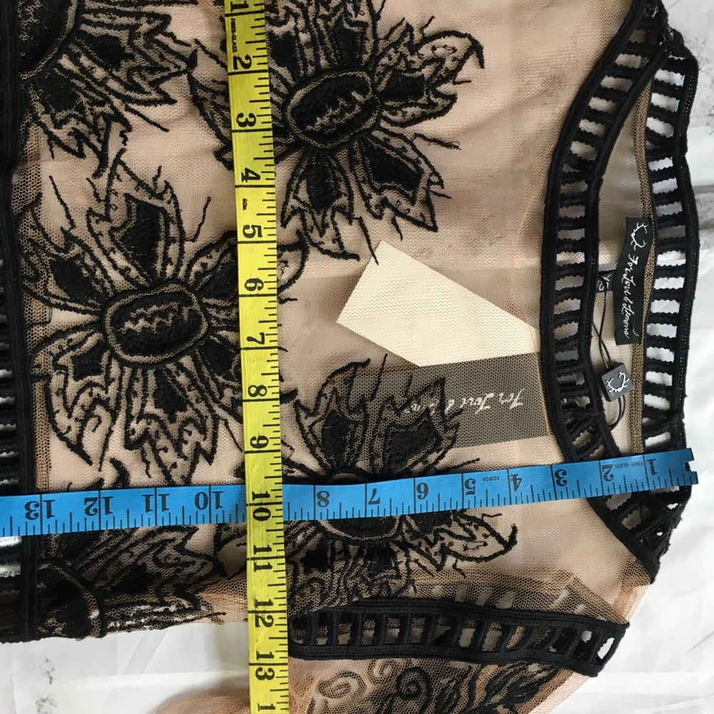 For love and lemons NWT black lace print sheer top - Picture 3 of 8